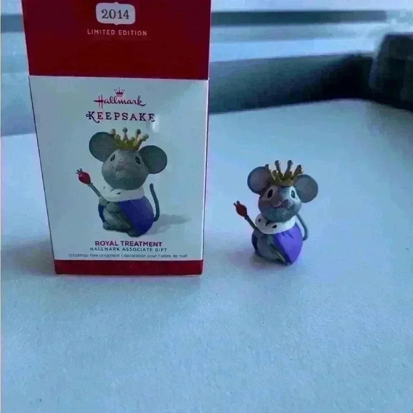 Hallmark Keepsake Royal Treatment Ornament Associate Gift 2014 Mouse Limited - Picture 3 of 4
